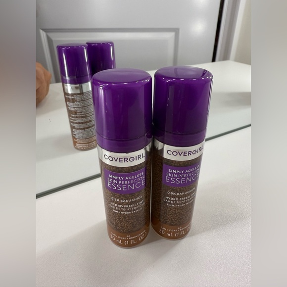 NEW Covergirl Simply Ageless Skin Perfecter Essence Vegan Foundation - Picture 1 of 3